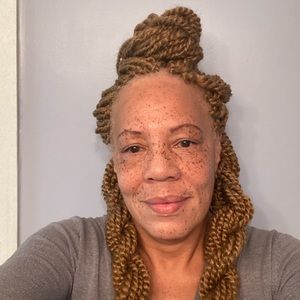 Meet your Posher, Deborah